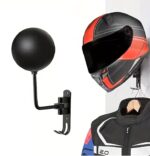 Wieszak - kask i kombinezon